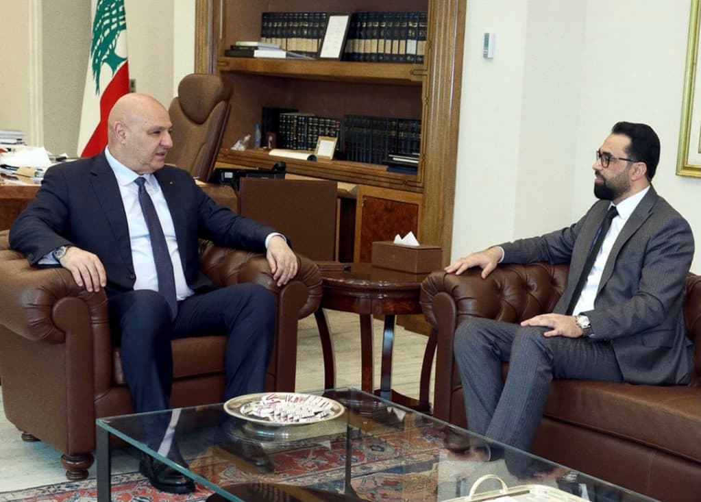 الرئيس اللبناني يلتقي القائم بأعمال السفارة السورية