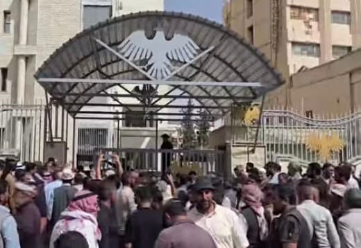 مزارعو درعا ي protested على طمر الآبار
