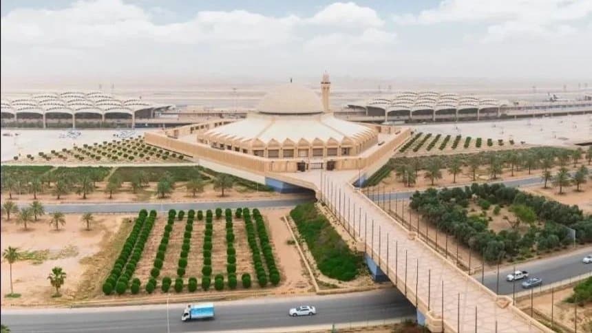 وفاة وإصابة 11 في هجوم على مطار الرياض