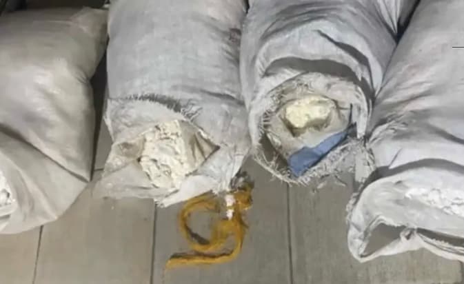 Lebanese army halts Syria explosives smuggling