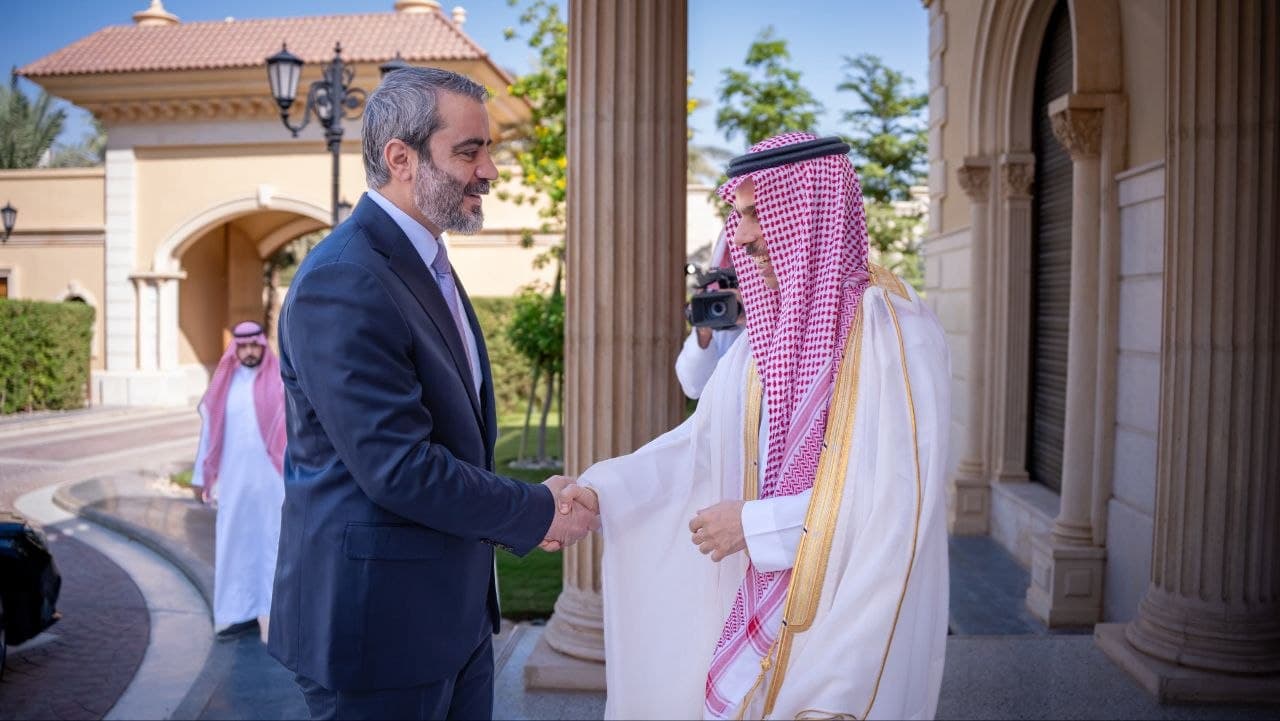 الشيباني وبن فرحان يناقشان التطورات الإقليمية والعلاقات السورية السعودية
