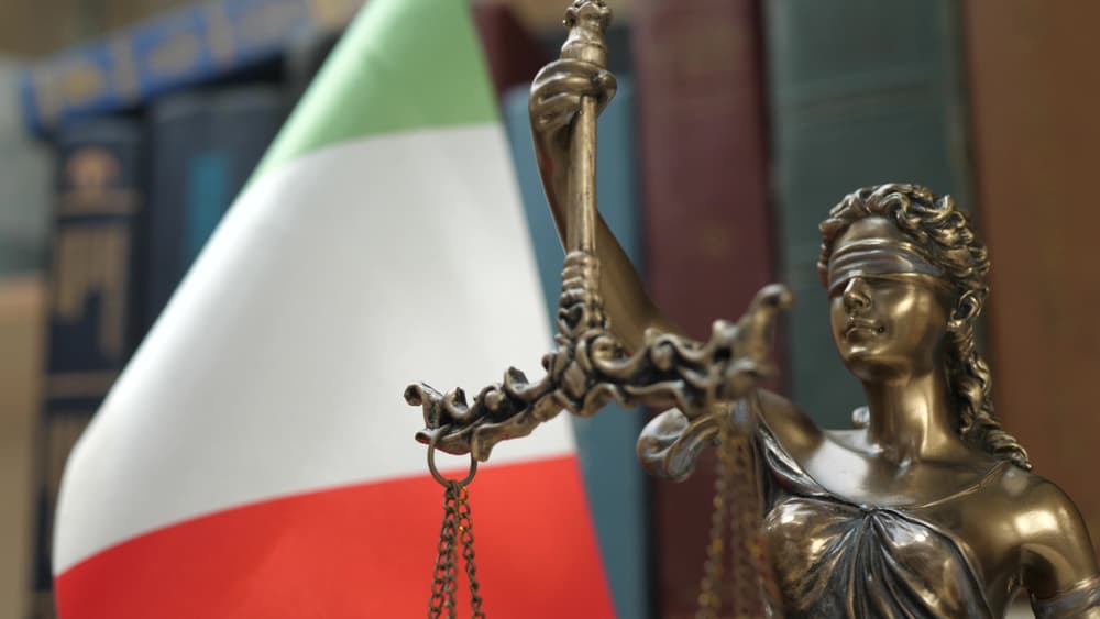 إيطاليا تأمر بالإفراج عن مهاجر تونسي