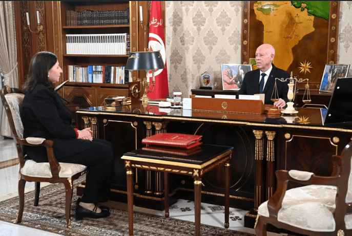 المعهد الإيطالي للدراسات السياسية الدولية: قيس سعيد لم يلتقِ رئيسة الحكومة منذ مايو الماضي في تونس