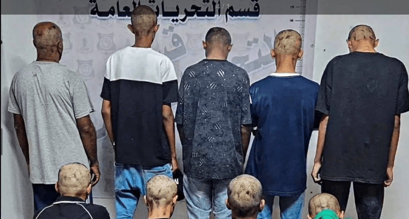 ليبيون يرهبون مشجعين بعد مباراة مصر والأرجنتين.. حلاق رؤوس 9 منهم بالكامل