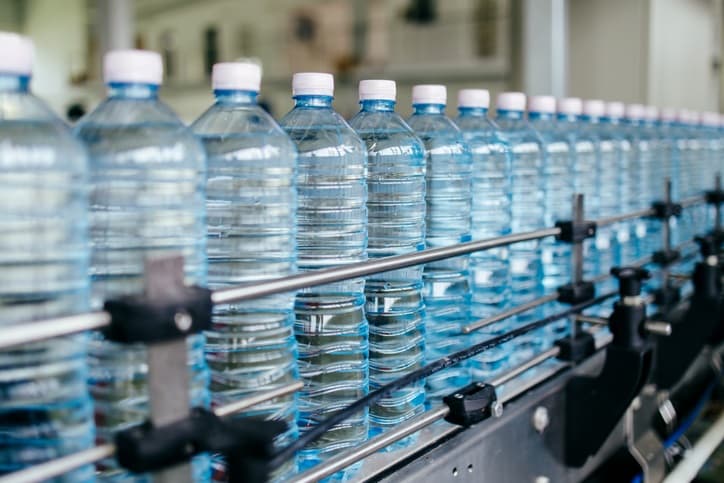 آرام بلحاج يدعو لوقف أزمة المياه المعلبة