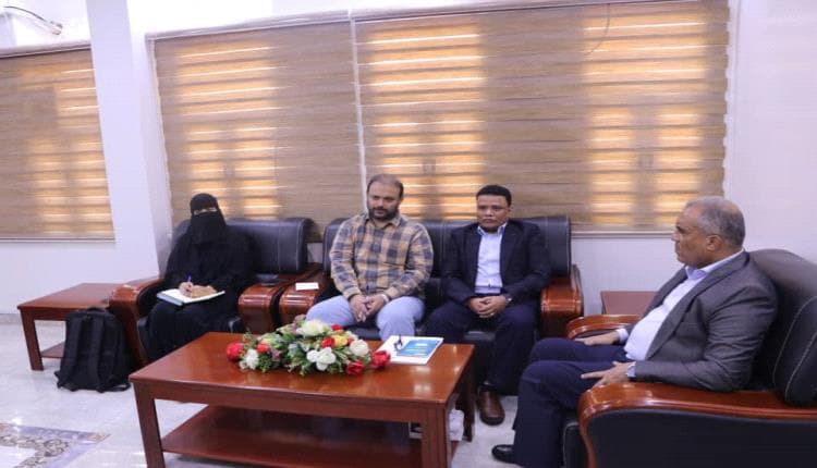 وزير التربية يلتقي بمؤسسة الخير بعدن