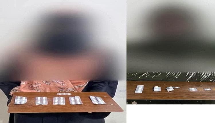 مكافحة المخدرات بعدن تضبط امرأتين بحبوب مخدرة