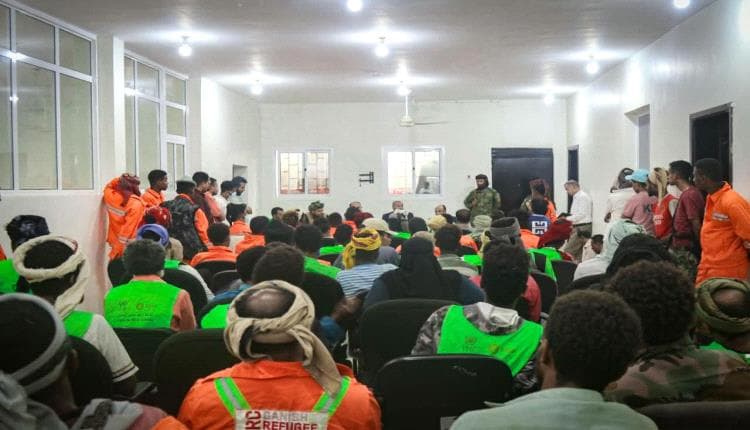 Al-Dhalea Governor Triples Cleaning Worker Salaries