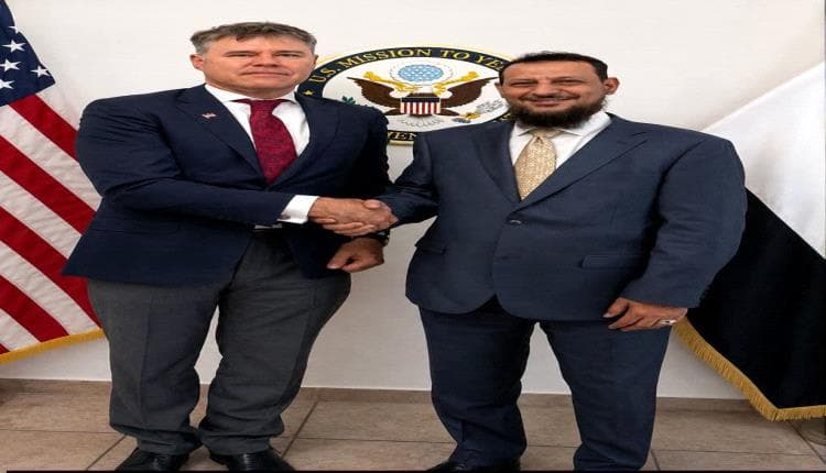 محافظ عدن ونيل هوب يناقشان تداعيات هجمات الحوثي