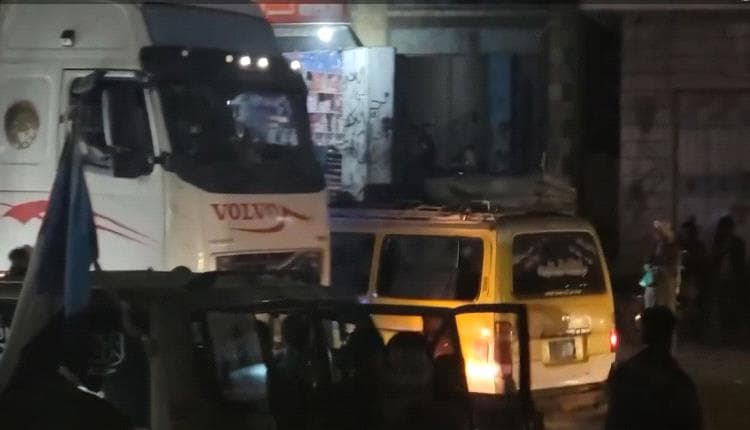 فتح طريق الضالع عدن بعد إغلاق المحتجين