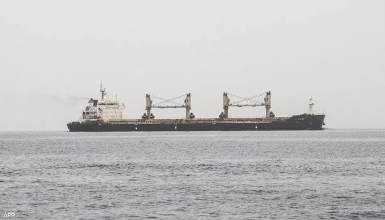 حريق في ناقلة نفط قبالة ينبع بسبب هجوم بمقذوف