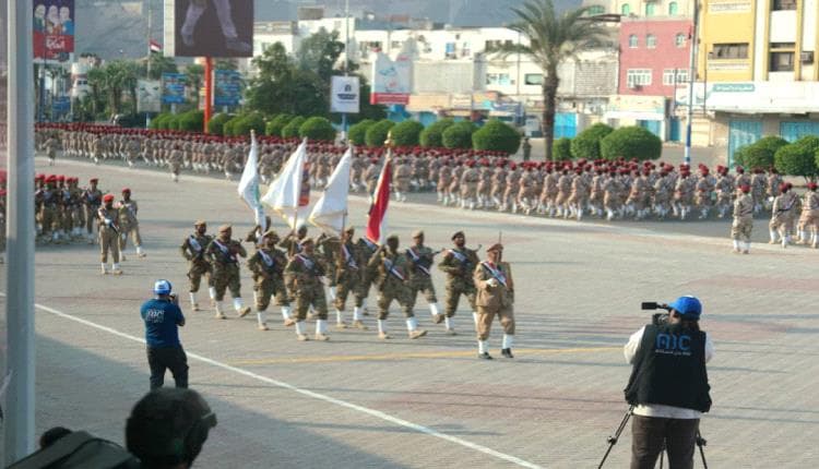 مليونيتا عدن والمكلا للاستفتاء على هوية الجيش الجنوبي