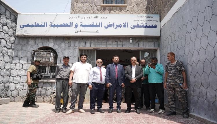 Aden Governor Checks Hospital Progress