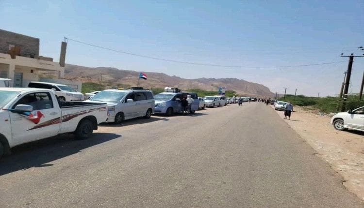 موكب شبوة يتجه إلى عدن للاحتفال بذكرى الجيش الجنوبي
