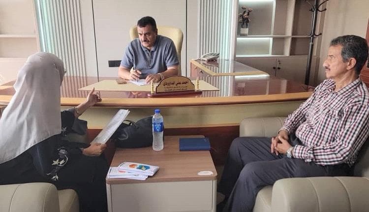 مدير عام البريقة يناقش تفعيل إدارة محمية العزيزي وتعزيز حمايتها في عدن