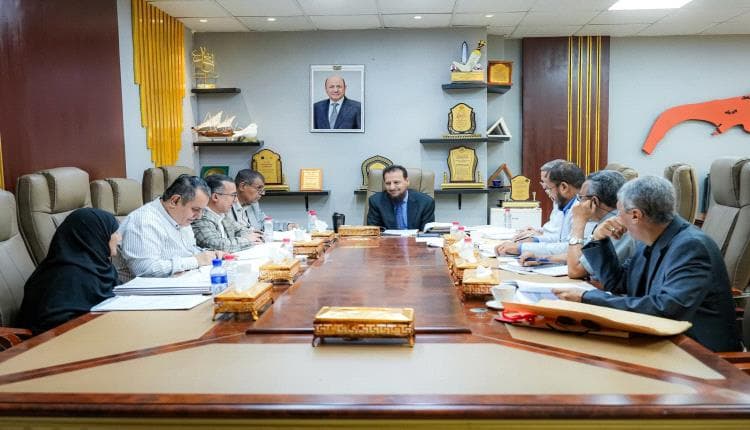 مجلس إدارة صندوق النظافة في عدن يناقش أداء النصف الأول من العام ويقر عدداً من المناقصات