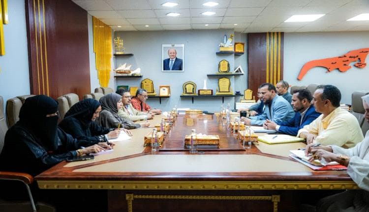 لقاء في عدن يقرّ إعداد خطة شاملة لإعادة ترتيب الأولويات التنموية وتوديع المساعدات المؤقتة
