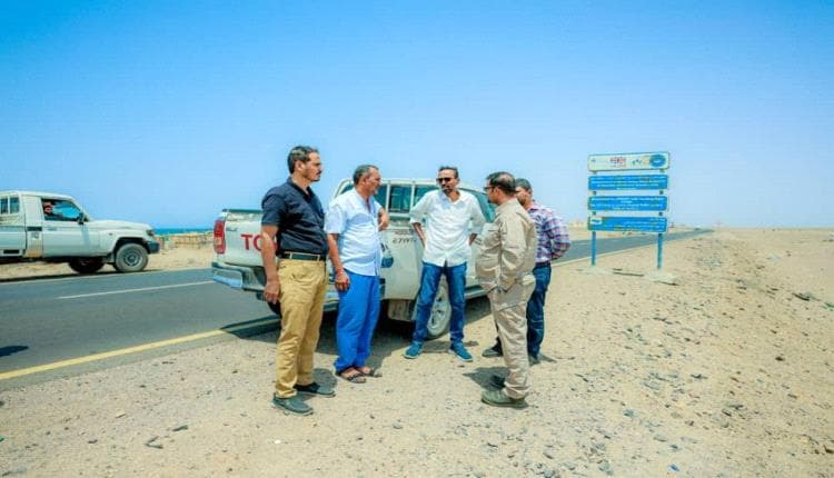 فريق هندسي ينفذ دراسة فنية لتمهيد الطريق الدولي في لحج بهدف الصيانة والتأهيل