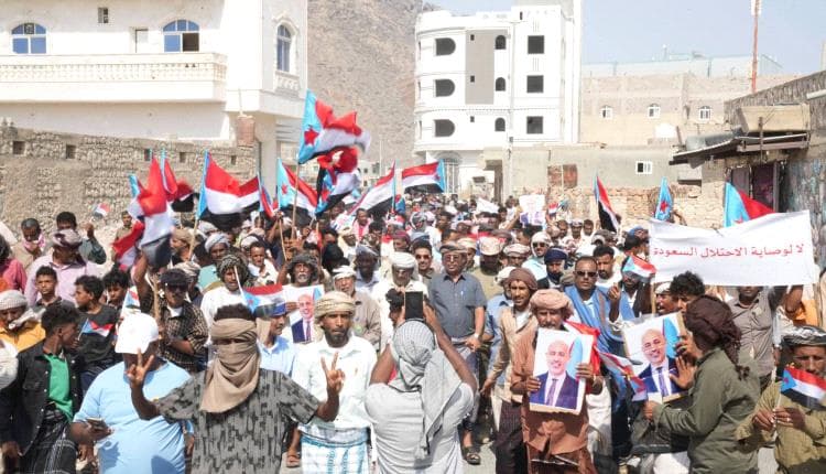أبناء سقطرى يجددون التمسك بالقرار الجنوبي ويرفضون مشاريع الوصاية