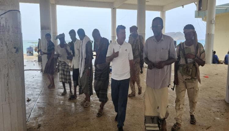 مدير عام رضوم يلتقي بقيادة هيئة المصائد والجمعيات السمكية في بئر علي بتوجيهات محافظ شبوة