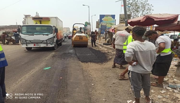 بدء صيانة للحفريات على طريق بن تبن