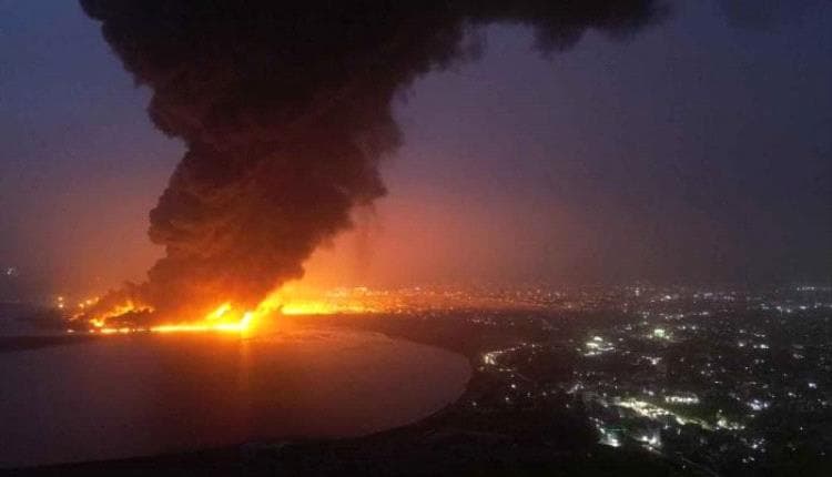 انفجارات عنيفة في الحديدة والمحيط