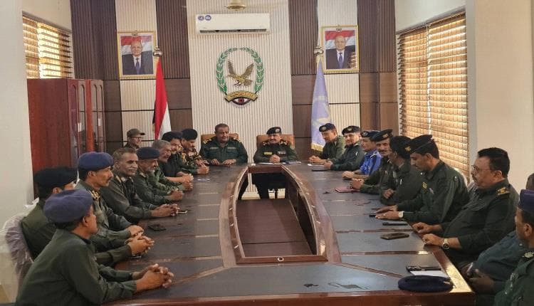 مدير شرطة شبوة يترأس اجتماع أمني