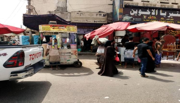 فوضى البسطات تعرقل وصول المرضى في عدن