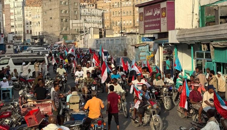 Youth motorcycle march in Al Mukalla supports peaceful escalation