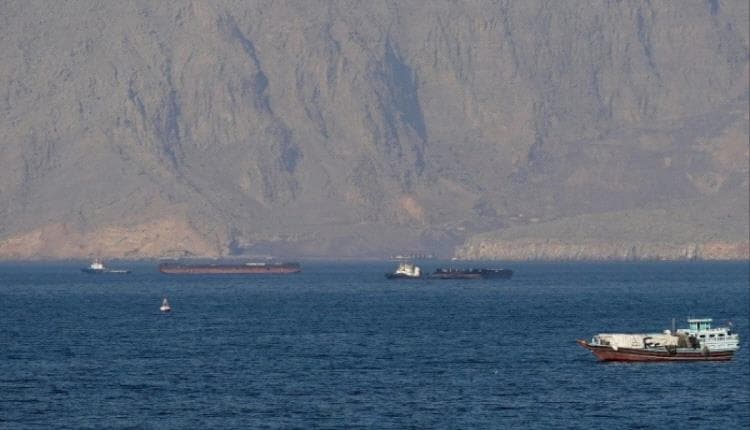 رويترز: الحوثيون يفكرون بفرض رسوم على السفن
