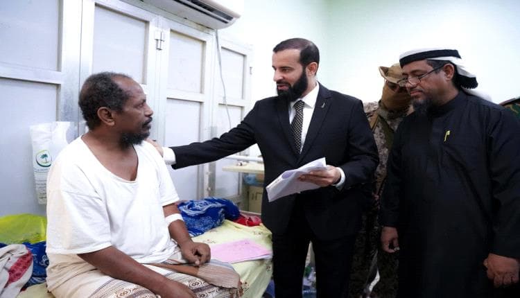 محافظ أبين يوقف مدير مستشفى الرازي للتحقيق