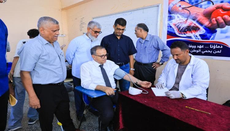 جامعة عدن تنظم حملة تبرع دم لدعم الجبهات