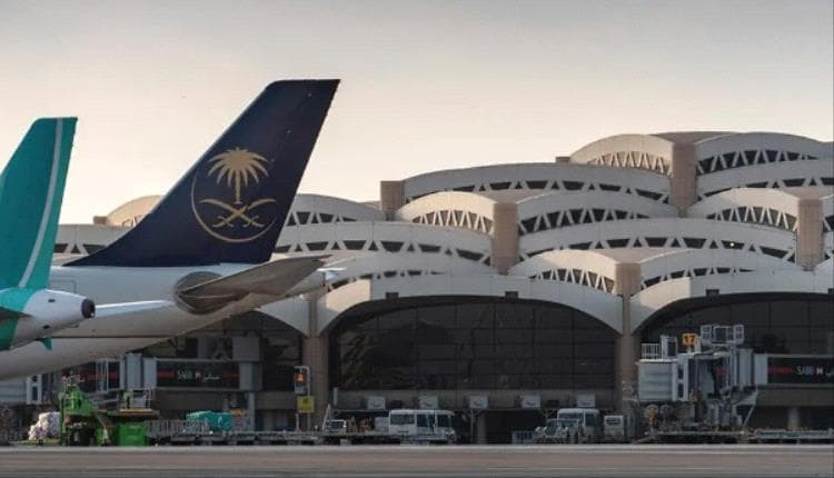 رويترز الحوثيون يحذرون شركات الطيران