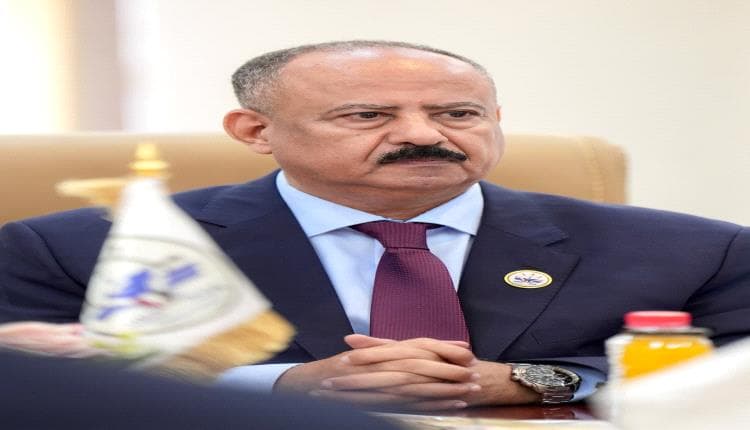 وزير النقل يؤكد استمرار عمل الحكومة في عدن