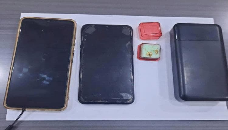 شرطة بئر فضل تضبط متهمًا وتعيد مصاغًا وهواتف مسروقة