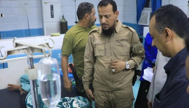 شيخ يتفقد مطار عدن ويوجه لإيواء المسافرين