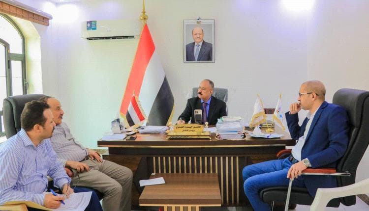 وزير النقل يناقش أوضاع موانئ عدن