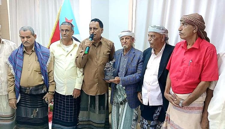 Sheikh Al-Naqeeb awards Southern Army