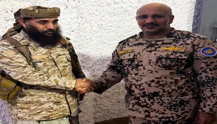 طارق صالح وحمدي شكري في صورة موحدة وتوجيهات حاسمة للحوثي