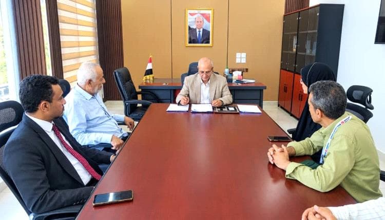 الرجبي يوقع على تحسين خدمات المياه في عدن