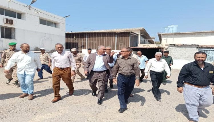 وزير التربية يتفقد مطابع الكتاب المدرسي
