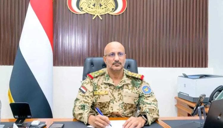 طارق صالح ينقل مركز القيادة جنوب المخا