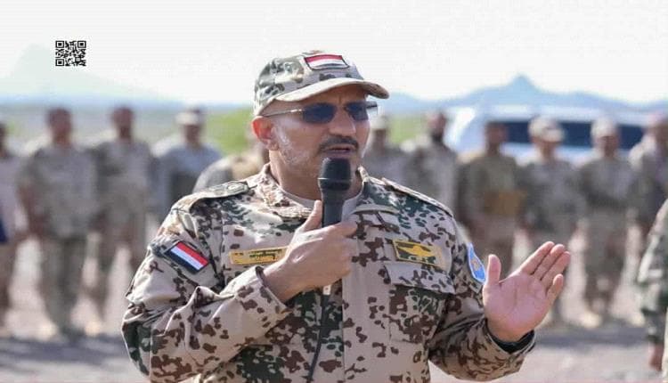 طارق صالح يغادر المخا متوجها للسعودية
