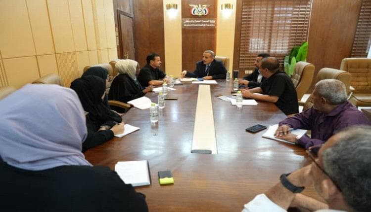 وزير الصحة يتبادل مع الصليب الأحمر التعاون
