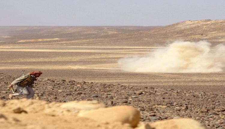 الحوثي يترك مصابين وجثث باليمن