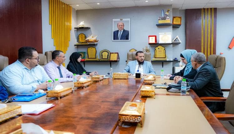 Aden Governor Discusses Frontline Injuries with Red Cross