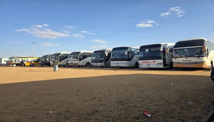 انتظار طويل في منفذ الوديعة