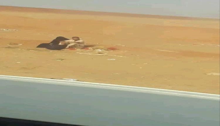 معتمر وزوجته ينامان على التراب في الوديعة