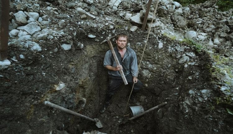 Interpreting the Dream of Digging Earth According to Ibn Sirin