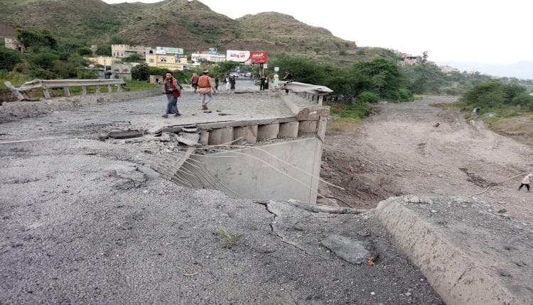 استهداف جسر إب وتحول المحافظة إلى ثكنة
